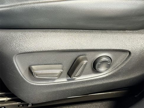 Used 2023 Toyota Highlander XLE image 24