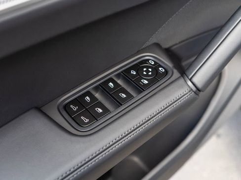 New 2026 Porsche Cayenne Coupe AWD/4WD image 29