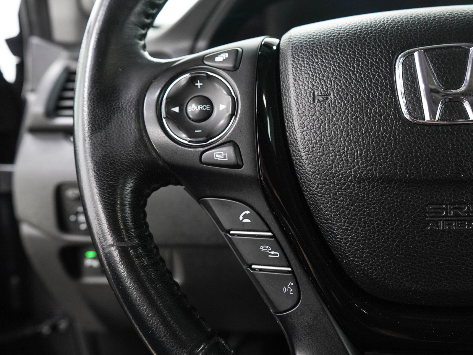 Used 2017 Honda Pilot Touring image 30
