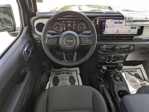 New 2025 Jeep Gladiator Sport image 15