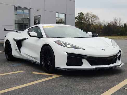 Used 2025 Chevrolet Corvette Z06 image 2