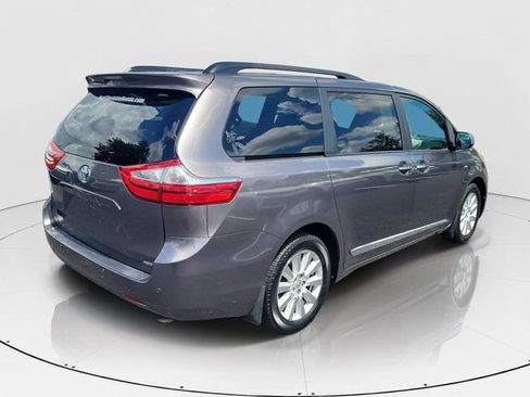 Used 2017 Toyota Sienna XLE w/ XLE Navigation Package AWD/4WD image 32
