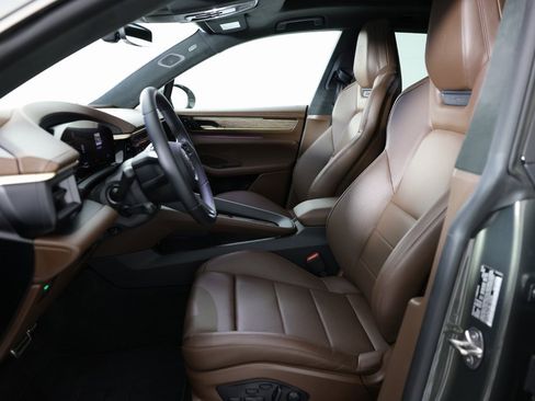 Used 2025 Porsche Macan Turbo Electric image 15