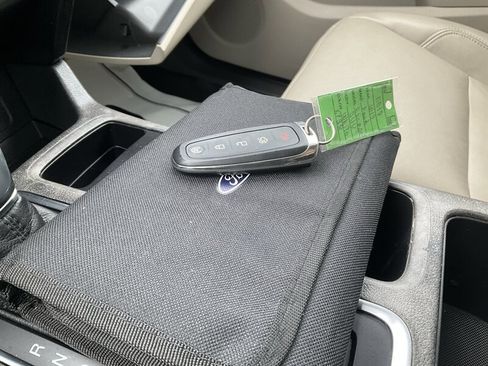 Used 2019 Ford Escape Titanium image 27