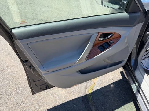Used 2010 Toyota Camry XLE FWD image 10