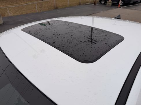 Used 2021 Hyundai Elantra Limited image 9