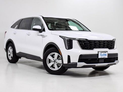Certified 2024 Kia Sorento LX image 5