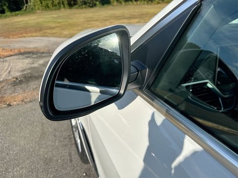 Used 2023 BMW X7 xDrive40i w/ Premium Package image 11