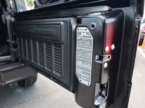 Used 2025 Jeep Wrangler Unlimited Sahara w/ Safety Group AWD/4WD image 38