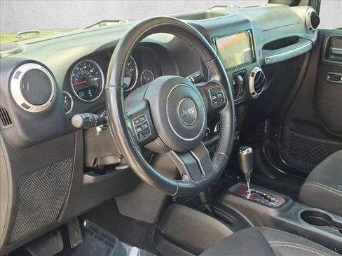 Used 2018 Jeep Wrangler Unlimited Sahara w/ Connectivity Group AWD/4WD image 10