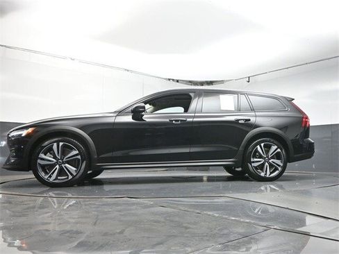 Certified 2024 Volvo V60 B5 Cross Country Plus image 34
