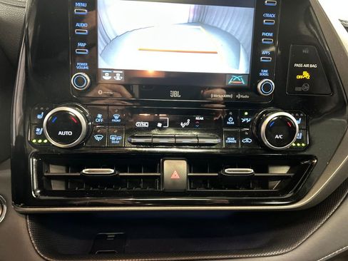 Used 2022 Toyota Highlander Limited image 17