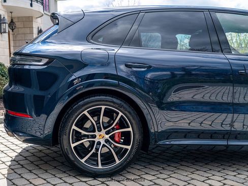 Used 2024 Porsche Cayenne S image 10