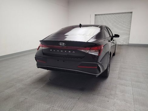 Used 2024 Hyundai Elantra SEL FWD image 7