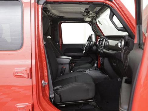 Used 2018 Jeep Wrangler Unlimited Sahara AWD/4WD image 19