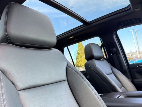 Used 2022 Chevrolet Tahoe Z71 w/ Z71 Off-Road Package image 18