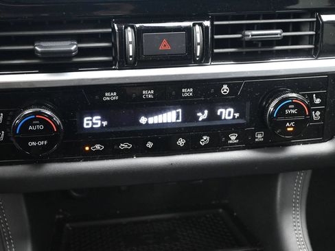 Certified 2025 Nissan Pathfinder Platinum FWD image 20