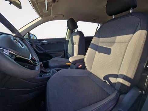 Used 2020 Volkswagen Tiguan S image 9