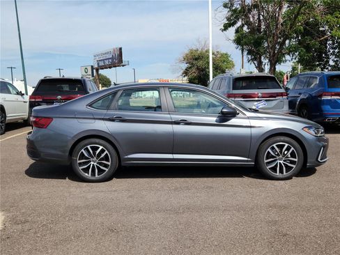 New 2025 Volkswagen Jetta SE image 2