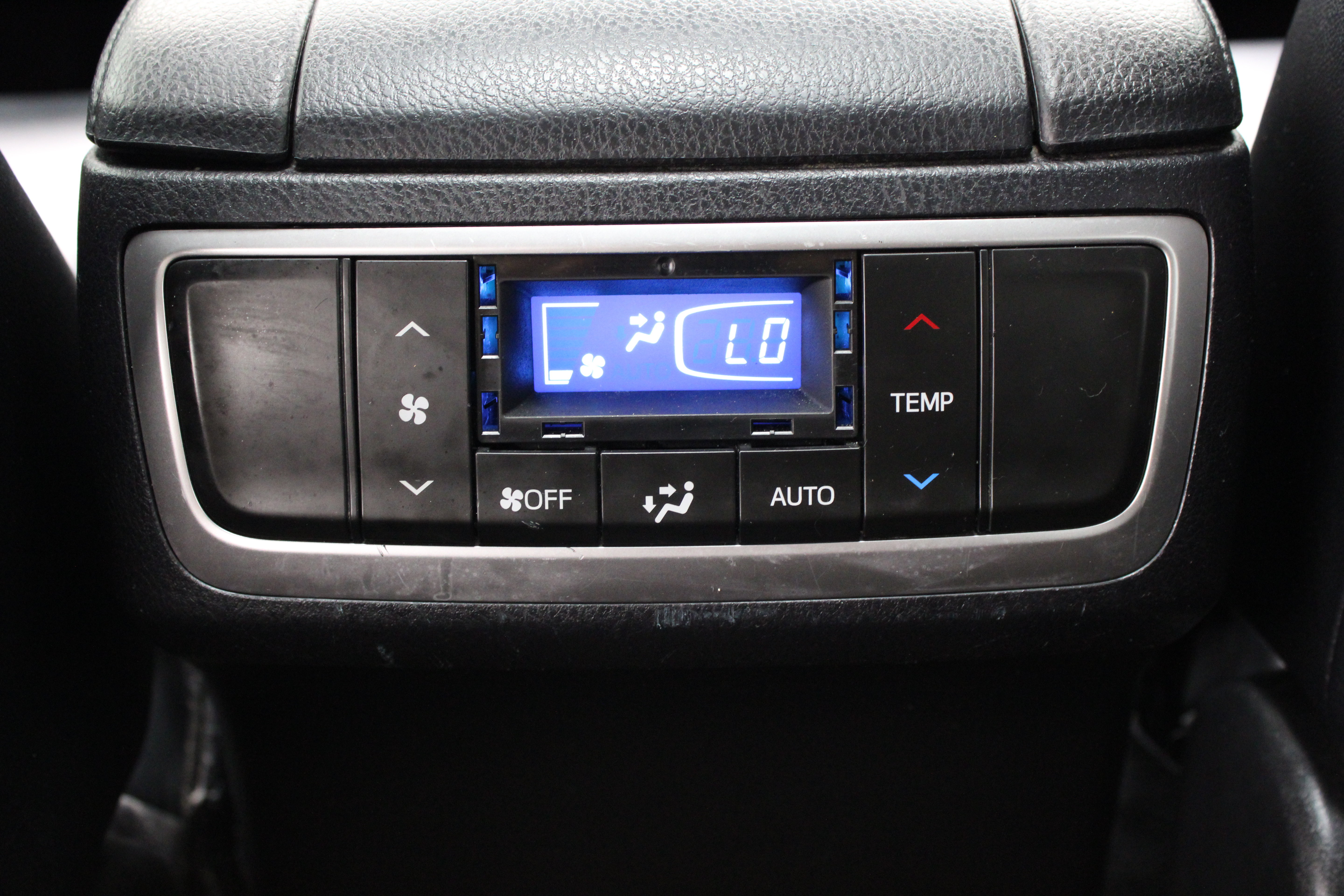 Used 2019 Toyota Highlander XLE FWD image 32