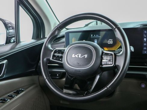 Used 2025 Kia Carnival FWD image 12