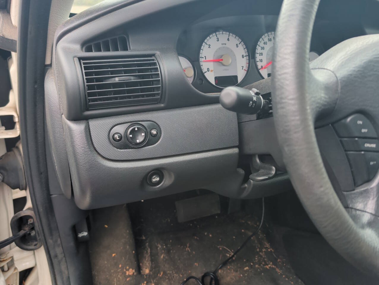 Used 2005 Dodge Stratus SXT FWD image 33