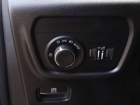 Used 2023 Jeep Grand Cherokee Altitude AWD/4WD image 16