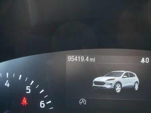 Certified 2020 Ford Escape SE image 27