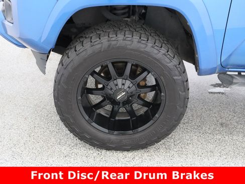 Used 2018 Toyota Tacoma TRD Sport w/ Technology Package image 11