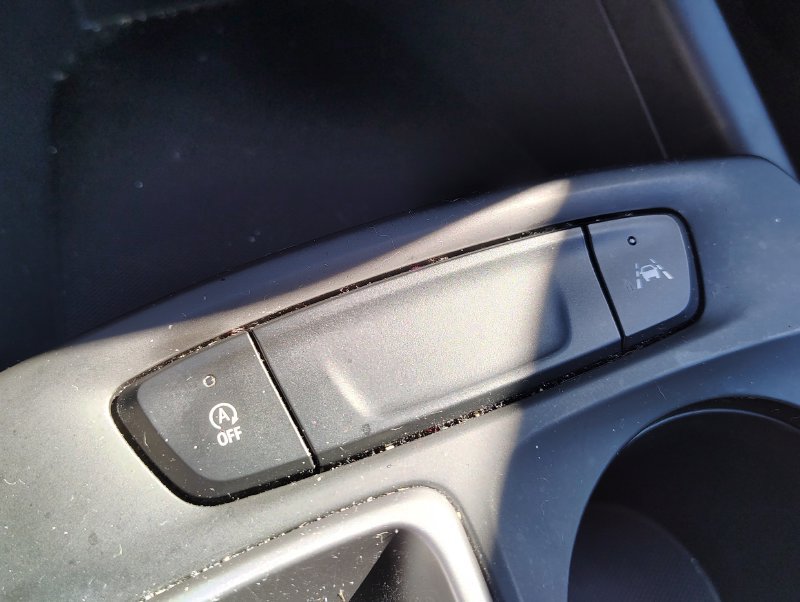 Used 2024 Chevrolet Trax RS w/ Sunroof Package FWD image 3