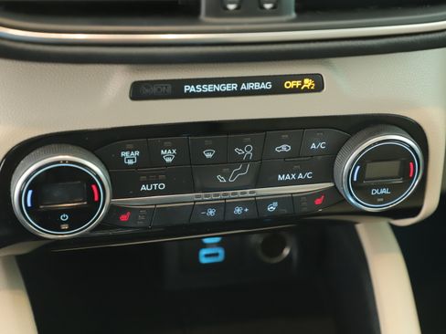 Used 2021 Ford Escape Titanium image 12