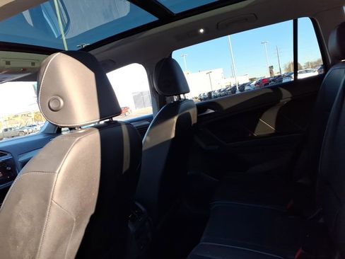 Used 2022 Volkswagen Tiguan SE w/ Panoramic Sunroof Package AWD/4WD image 24