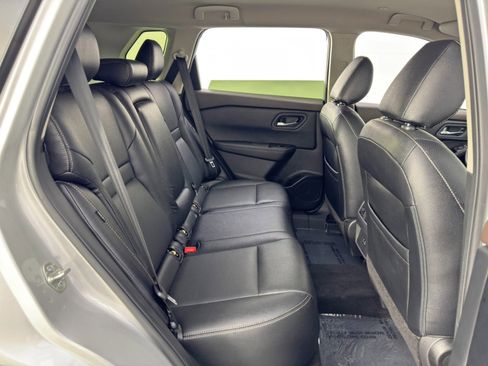 Used 2023 Nissan Rogue SV image 32