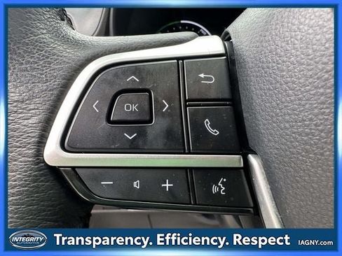 Used 2024 Toyota Sienna XLE FWD image 33