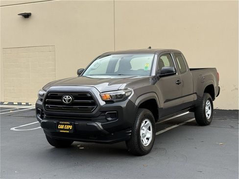Used 2017 Toyota Tacoma 2WD Access Cab image 1
