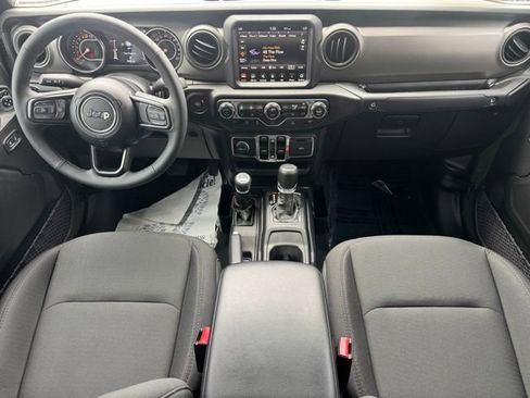 Used 2023 Jeep Gladiator Sport AWD/4WD image 16