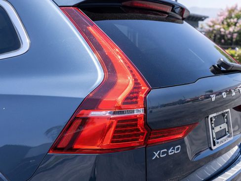 Used 2021 Volvo XC60 T5 Inscription w/ Advanced Package AWD/4WD image 4