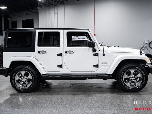Used 2016 Jeep Wrangler Unlimited Sahara image 6