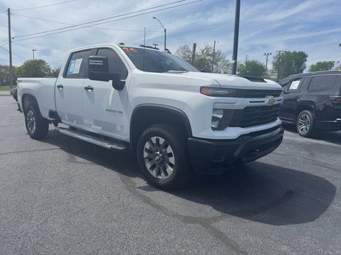 Used 2024 Chevrolet Silverado 2500 Custom w/ Custom Value Package image 1