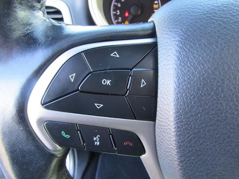 Used 2020 Jeep Grand Cherokee Altitude image 17