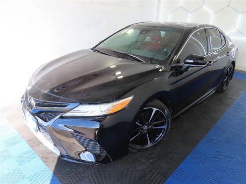 Used 2020 Toyota Camry XSE w/ Navigation Package FWD image 4