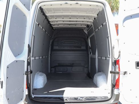 Used 2025 Mercedes-Benz Sprinter 2500 image 8