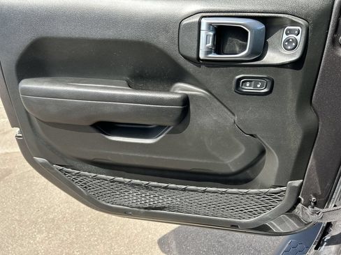 Used 2023 Jeep Gladiator Mojave AWD/4WD image 22