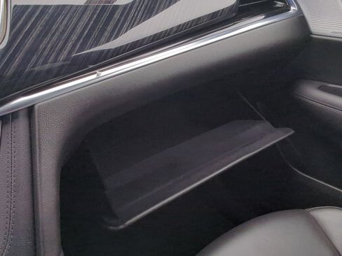 Used 2025 Cadillac XT6 Premium Luxury image 25