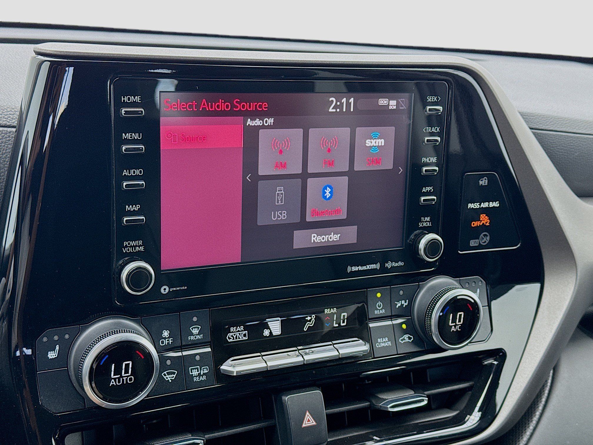 Used 2022 Toyota Highlander XLE FWD image 11
