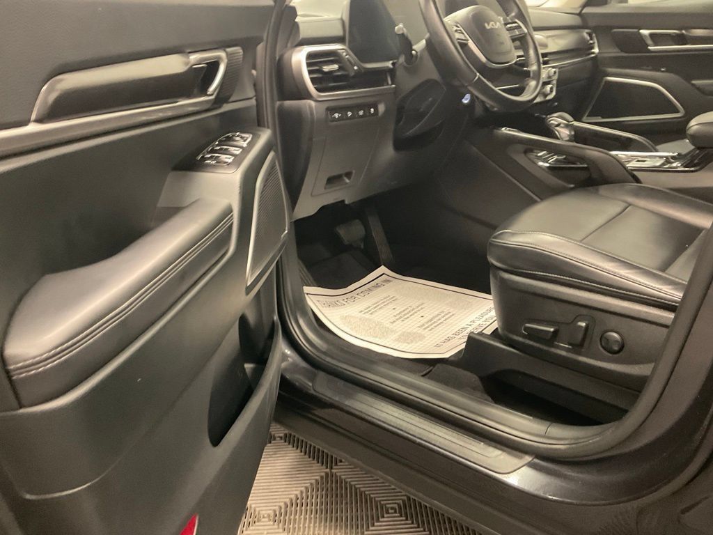 Used 2025 Kia Telluride S AWD/4WD image 7