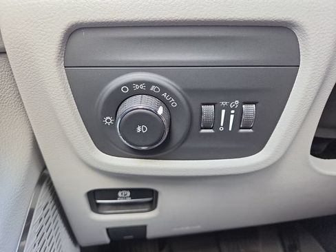 Used 2022 Jeep Grand Cherokee Overland AWD/4WD image 24