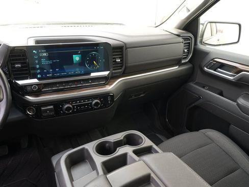 Used 2022 Chevrolet Silverado 1500 RST AWD/4WD image 21
