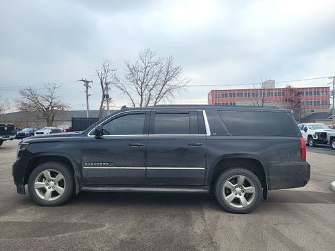 Used 2020 Chevrolet Suburban LT w/ Luxury Package image 4