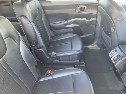 Certified 2025 Kia Sorento EX AWD/4WD image 11
